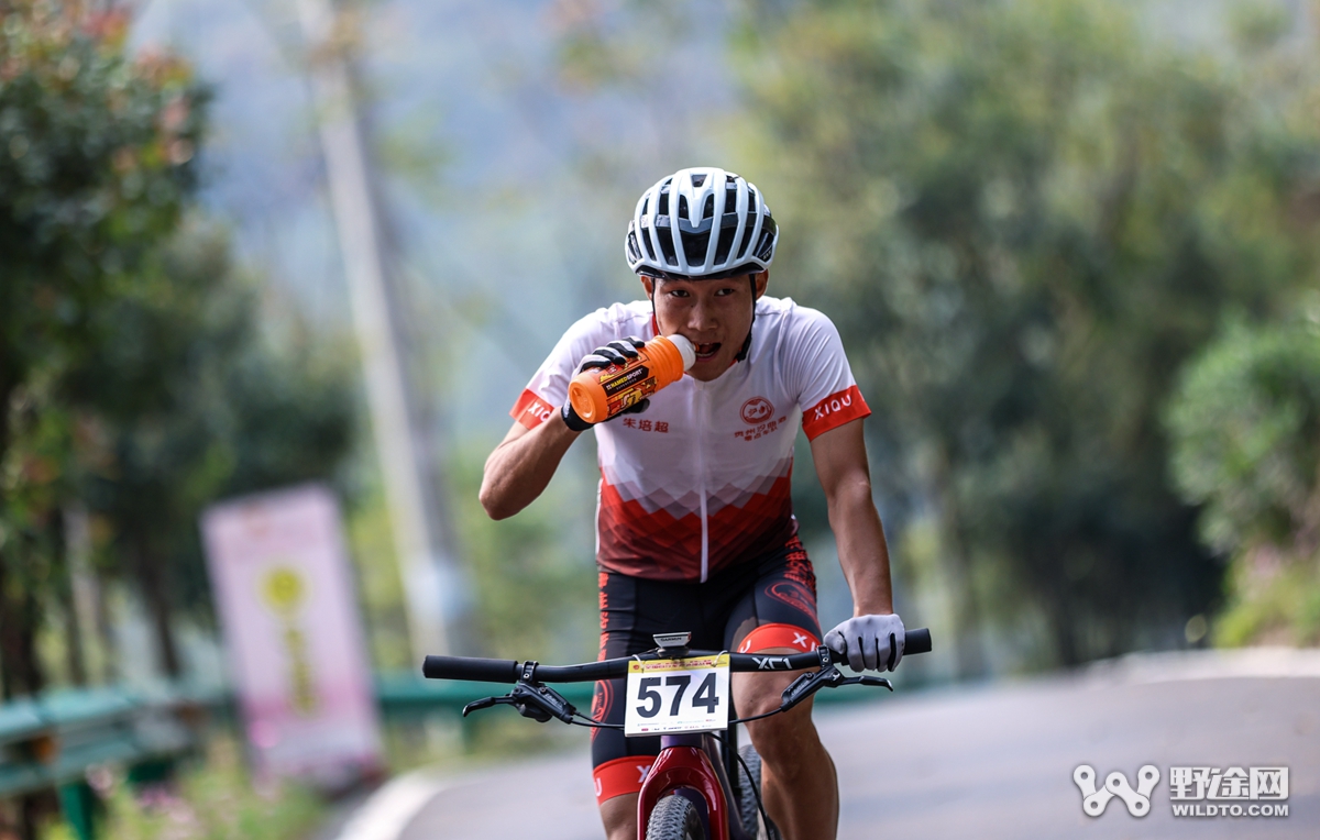 燃动全城！  ATTACK车队笑傲湖北黄袍山