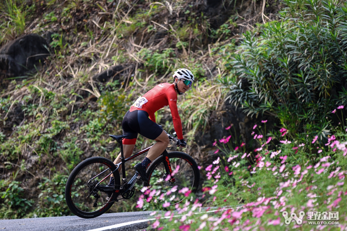 燃动全城！  ATTACK车队笑傲湖北黄袍山