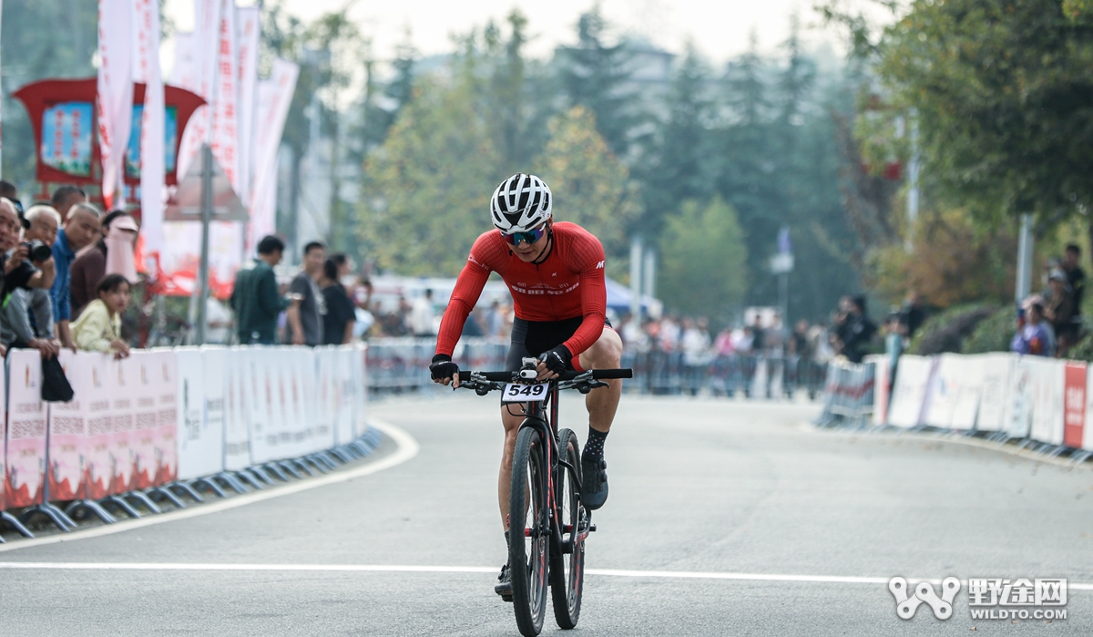 燃动全城！  ATTACK车队笑傲湖北黄袍山