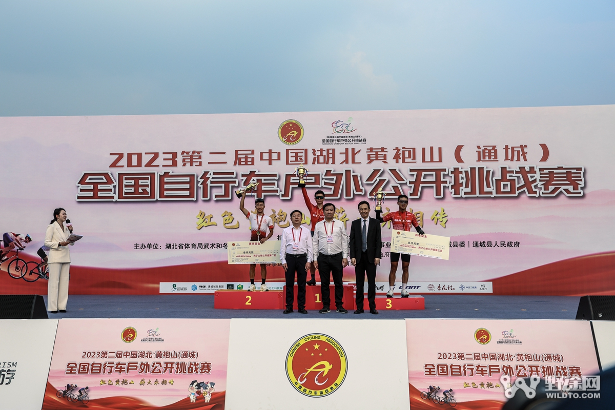 燃动全城！  ATTACK车队笑傲湖北黄袍山