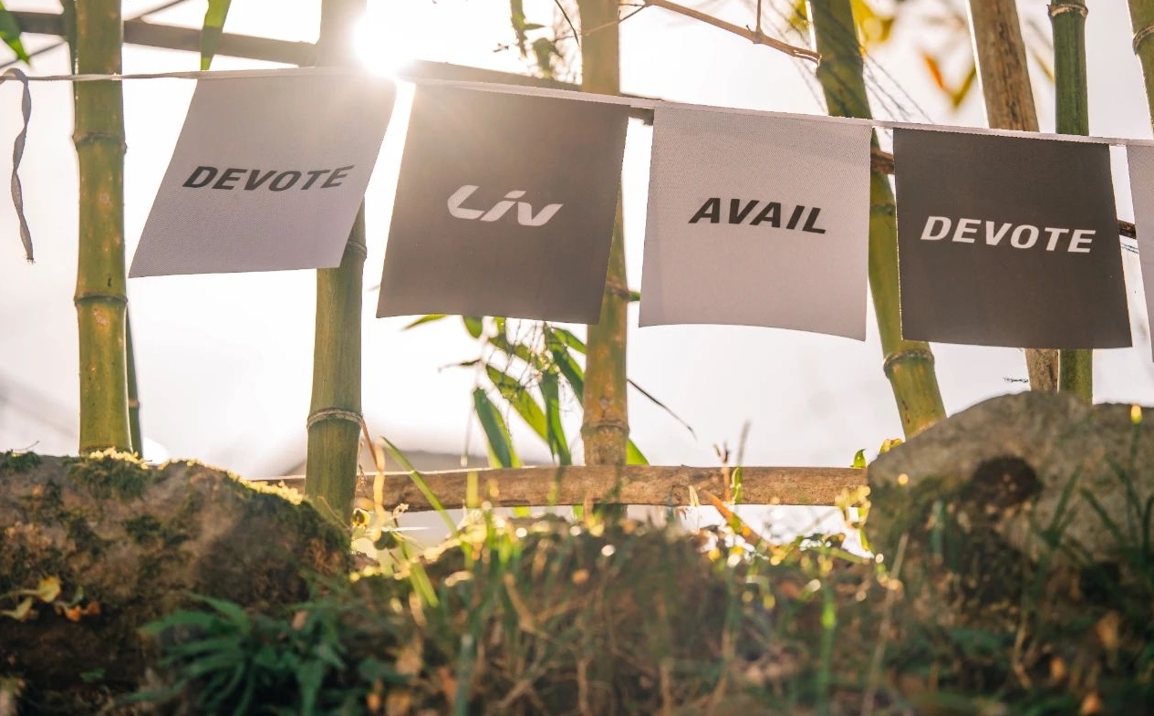 震惊！Liv活动现场集体暴打前男友！