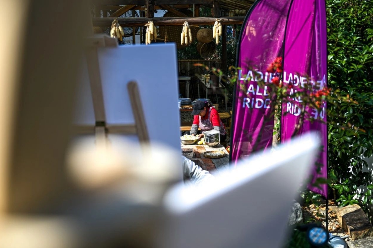 震惊！Liv活动现场集体暴打前男友！