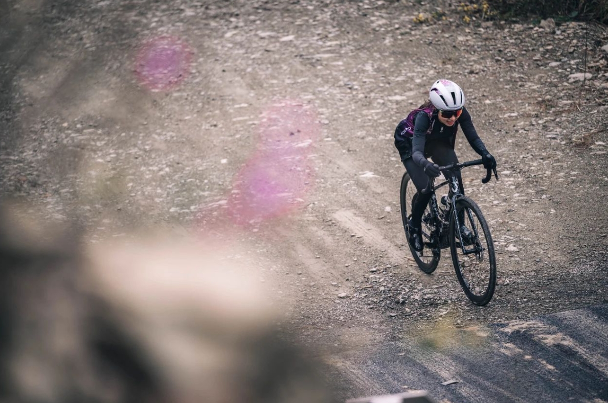 震惊！Liv活动现场集体暴打前男友！