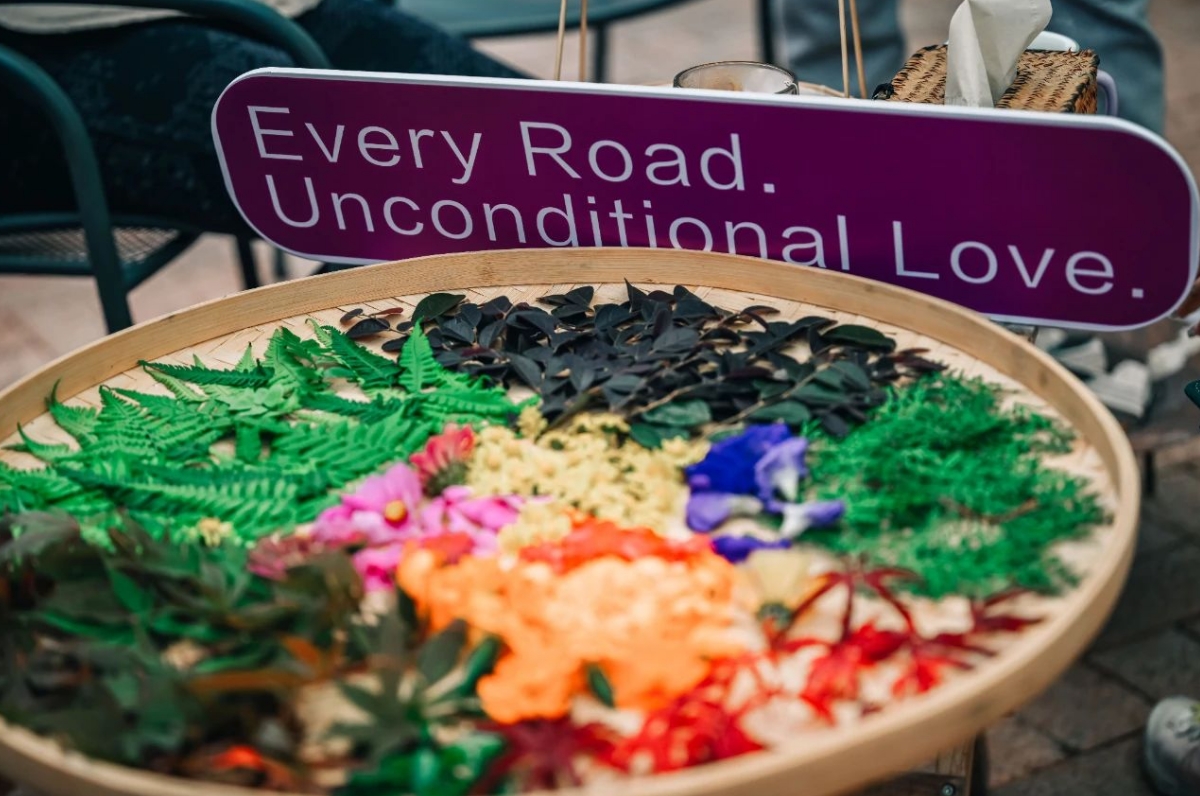 震惊！Liv活动现场集体暴打前男友！