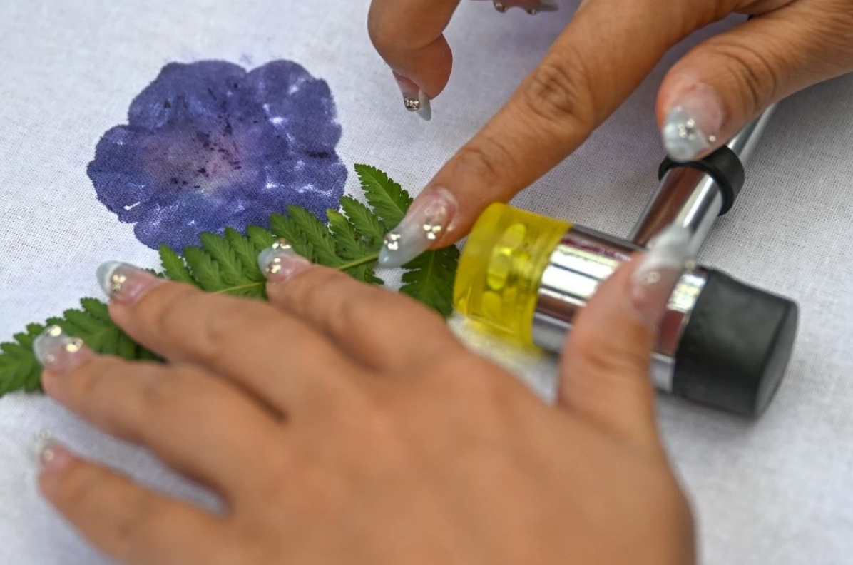 震惊！Liv活动现场集体暴打前男友！