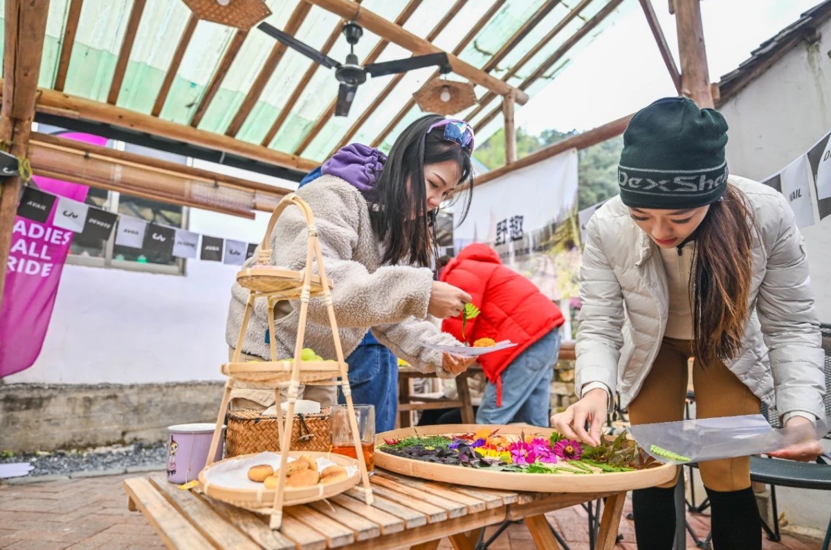 震惊！Liv活动现场集体暴打前男友！