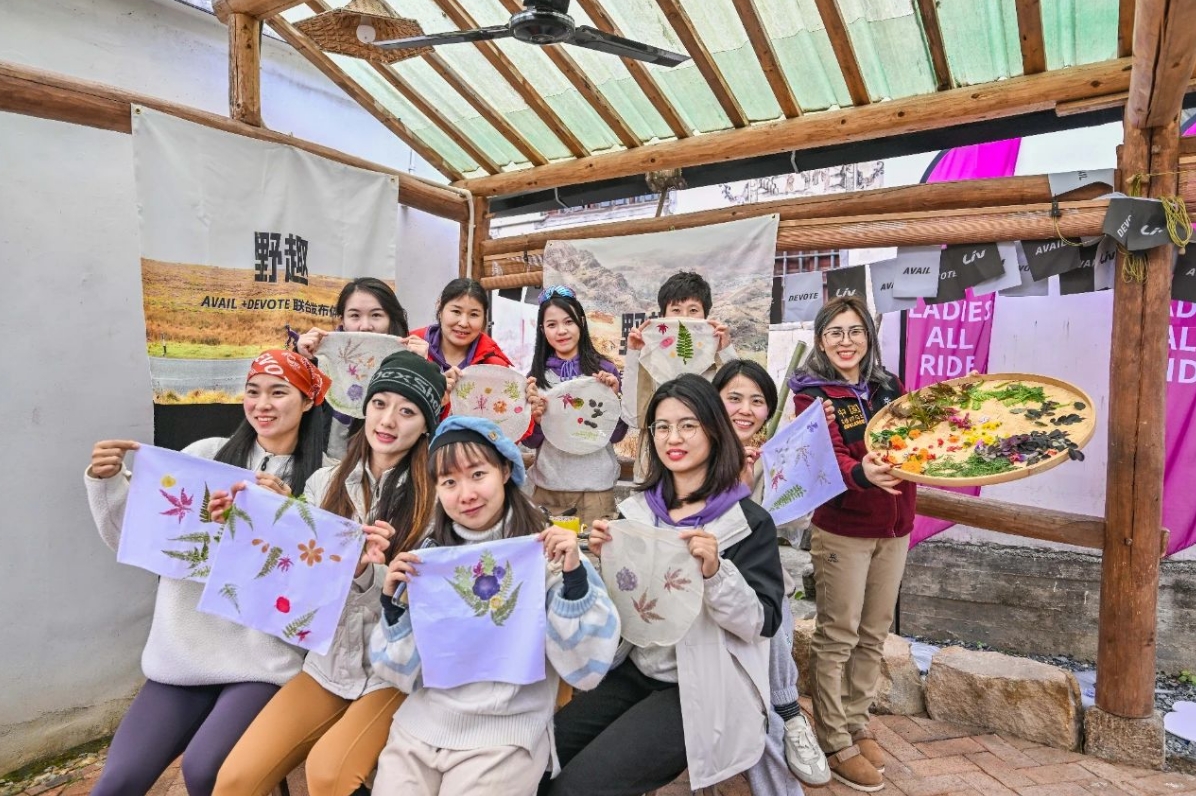 震惊！Liv活动现场集体暴打前男友！