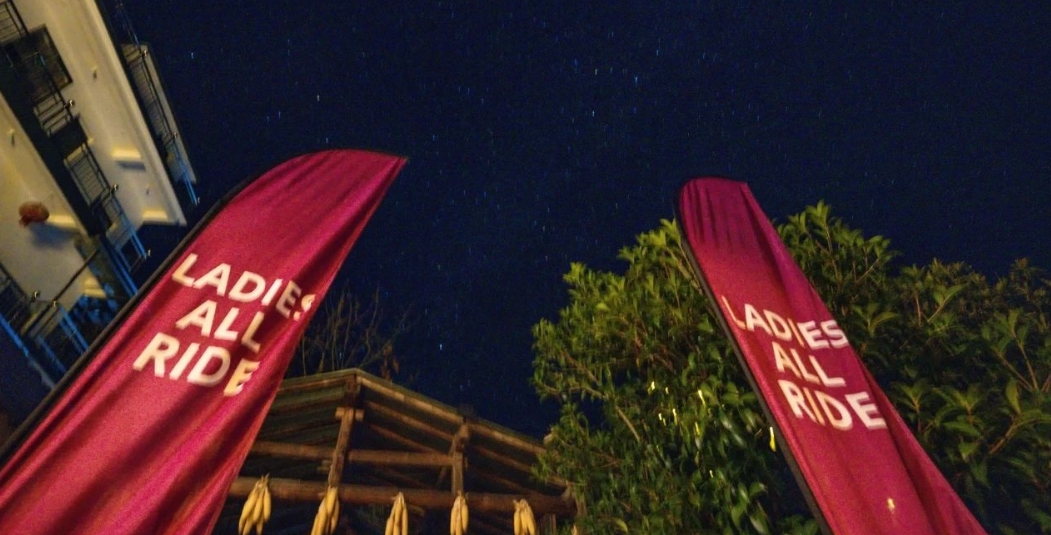 震惊！Liv活动现场集体暴打前男友！