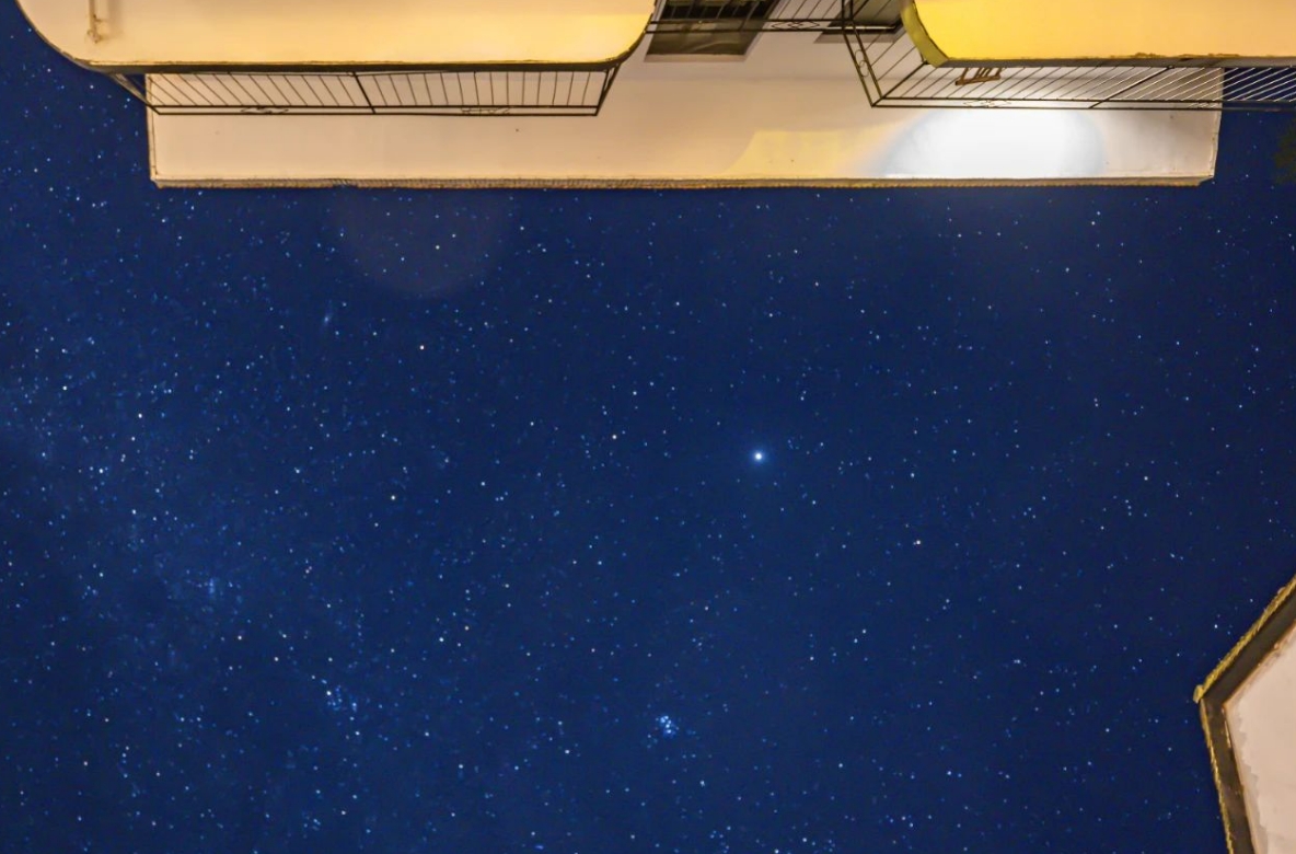 震惊！Liv活动现场集体暴打前男友！