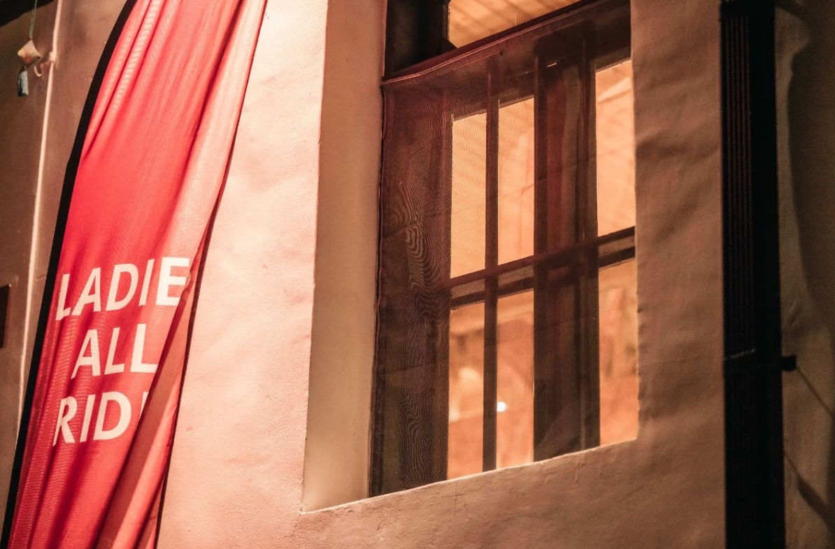 震惊！Liv活动现场集体暴打前男友！