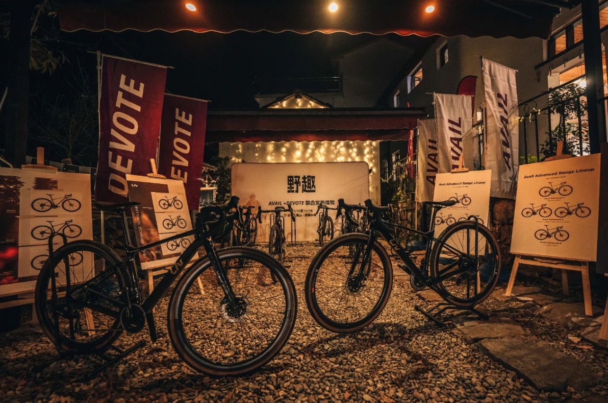 震惊！Liv活动现场集体暴打前男友！