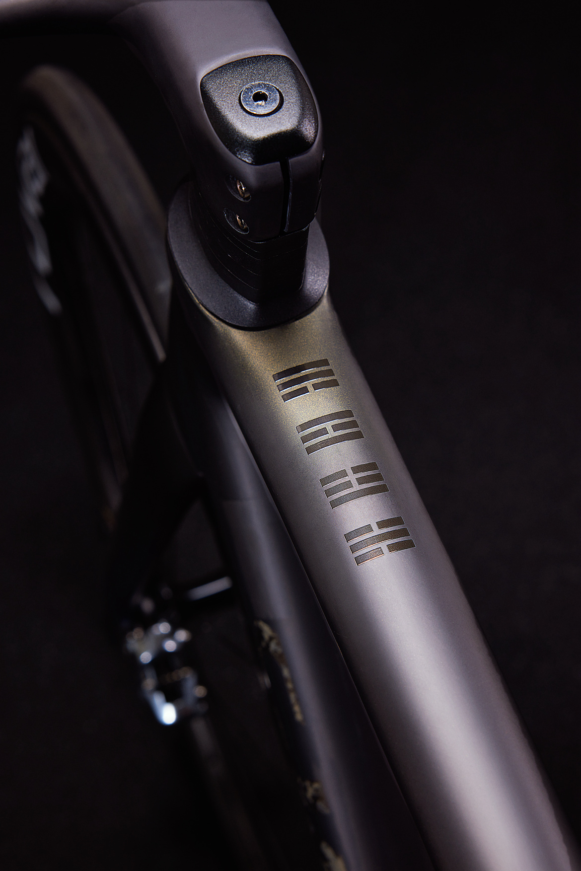龙舞春潮吟岁至 闪电甲辰·龙吟限量版Tarmac SL8发布