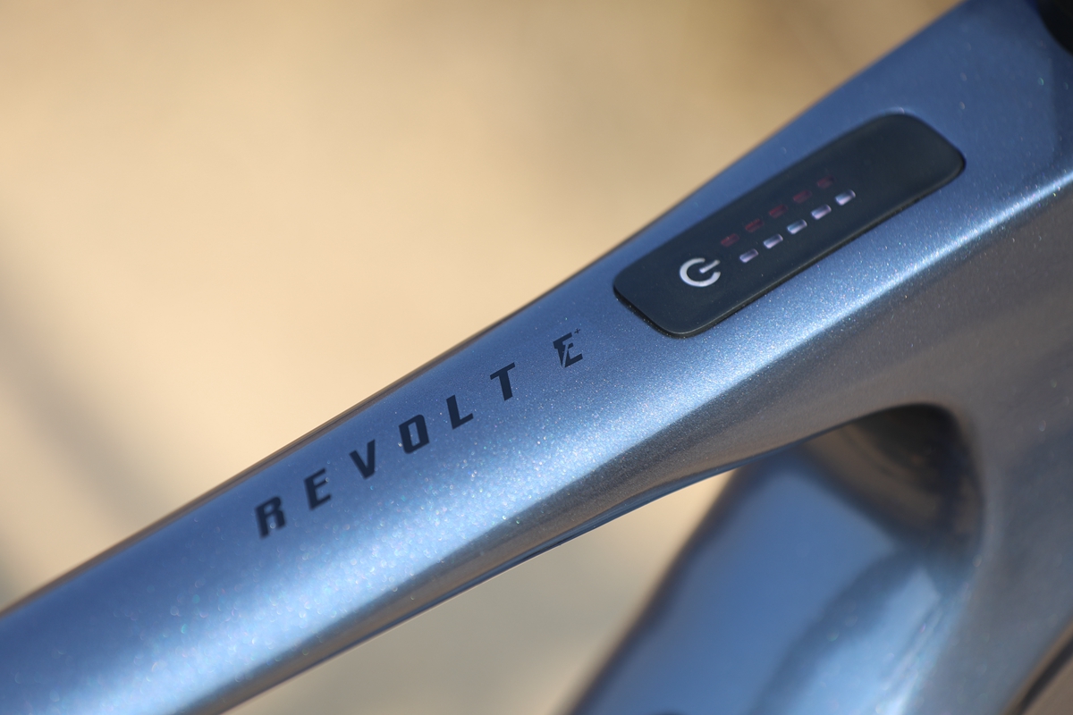 自由探索新路线  捷安特全新24 REVOLT E+ 0