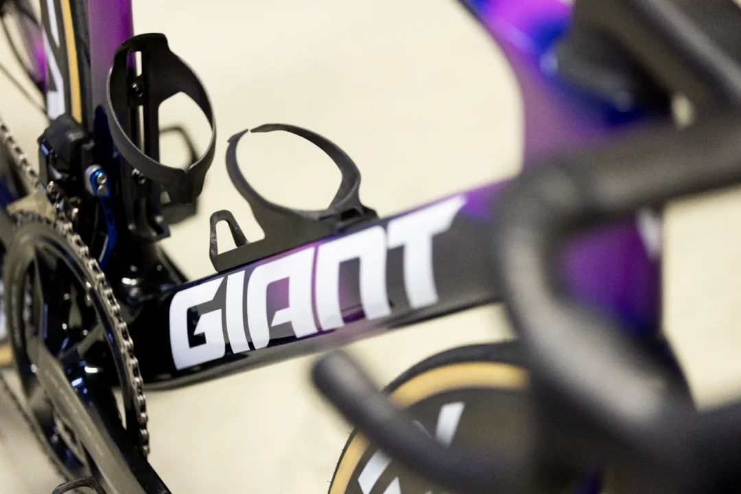 车队焕新 GIANT赞助车队Team Jayco AlUla全新面貌