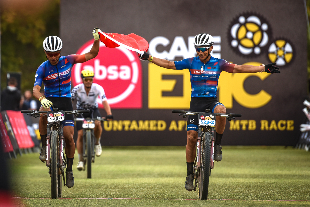 Cape Epic S7：收官戰(zhàn)捧杯 封寬杰朱俊再創(chuàng)小組佳績(jī)