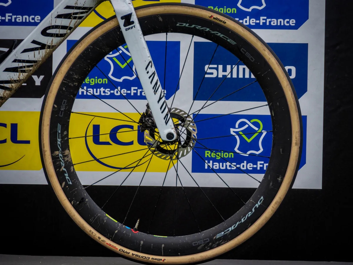 鲁贝冠军战车 彪哥的彩虹版Canyon Aeroad CFR