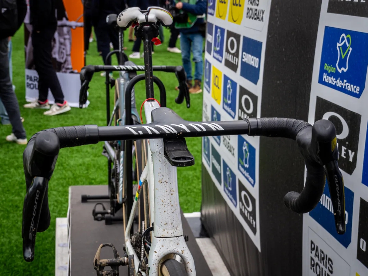 鲁贝冠军战车 彪哥的彩虹版Canyon Aeroad CFR