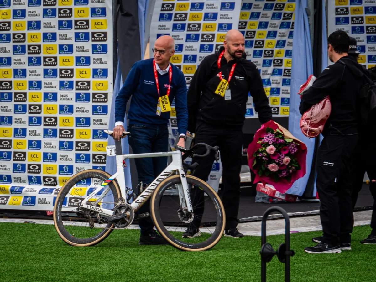 鲁贝冠军战车 彪哥的彩虹版Canyon Aeroad CFR