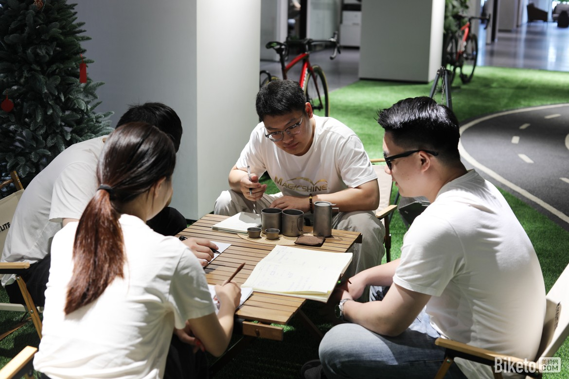 工廠探秘｜專(zhuān)注讓視野無(wú)限：邁極炫全球運(yùn)營(yíng)總部