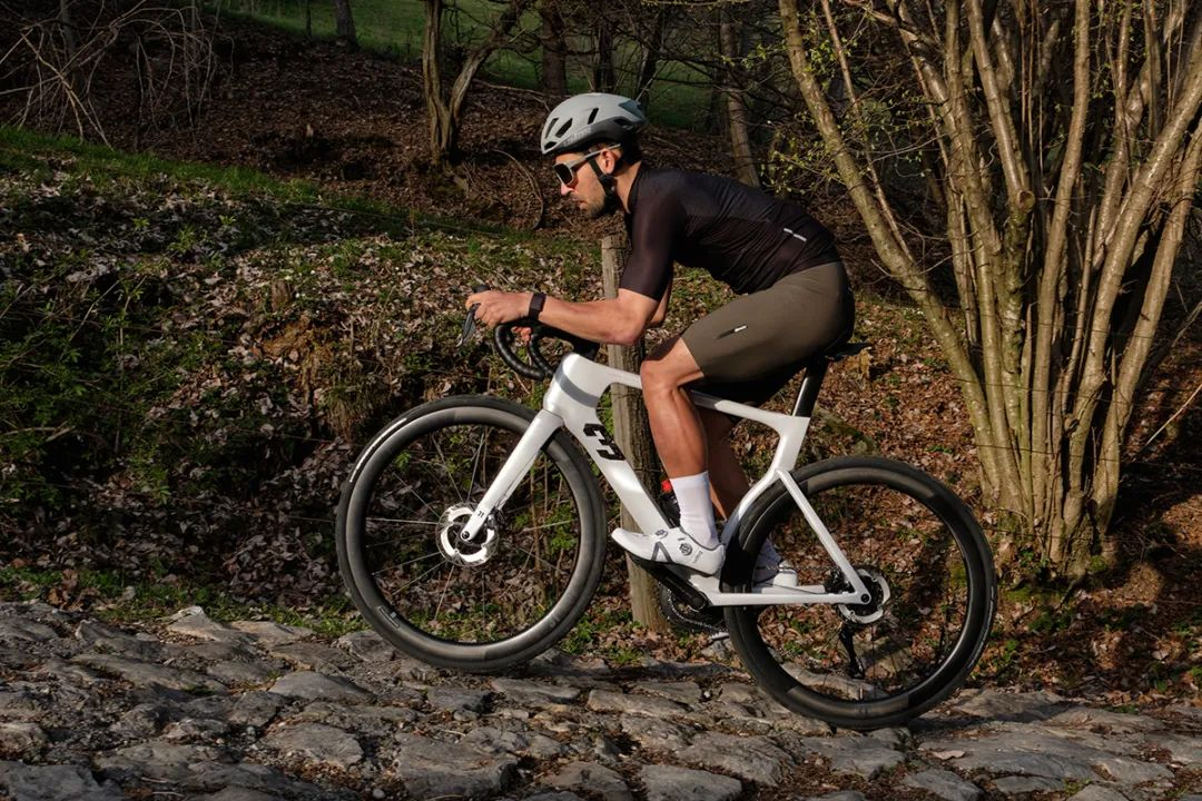 诠释空气动力学  全新 3T Strada Italia 公路车