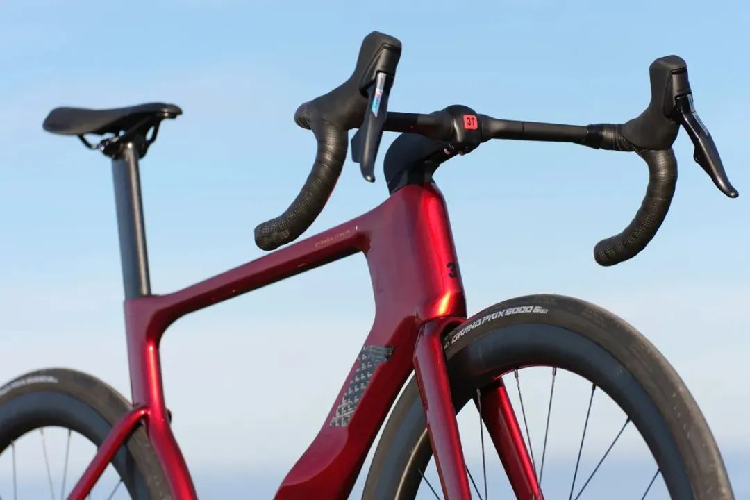 诠释空气动力学  全新 3T Strada Italia 公路车