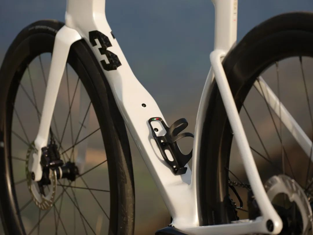 诠释空气动力学  全新 3T Strada Italia 公路车