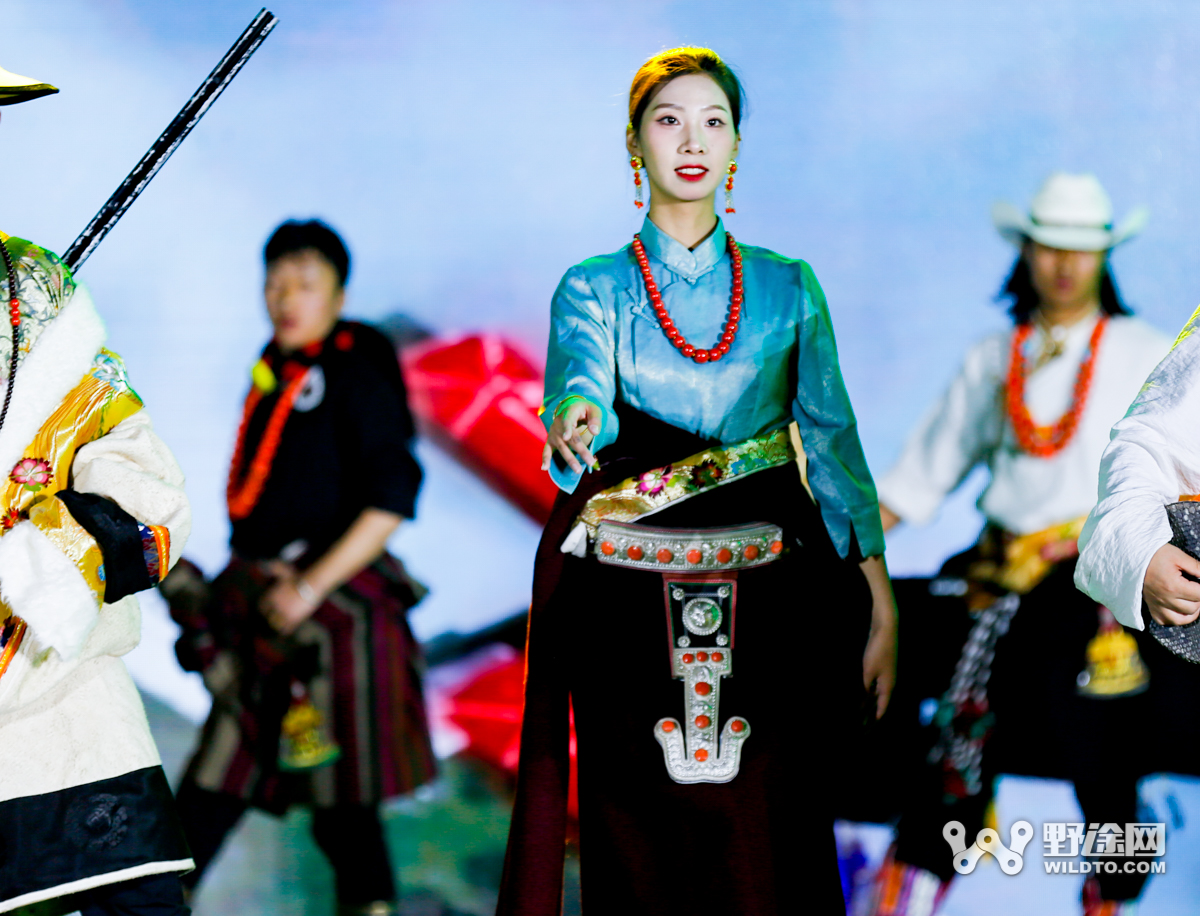 甘南藏地傳奇D1：探秘九色甘南 穿梭經(jīng)幡隧道
