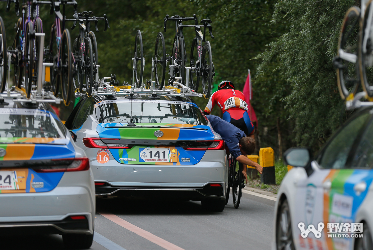 環(huán)湖賽S8：徜徉花海 西班牙車隊大獲全勝