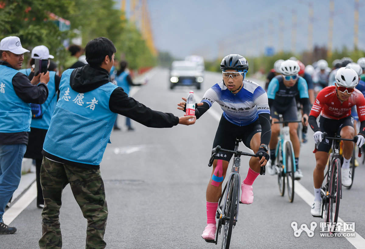 環(huán)拉薩自行車大賽：熊凱文單飛奪魁 高艷嬌三連冠