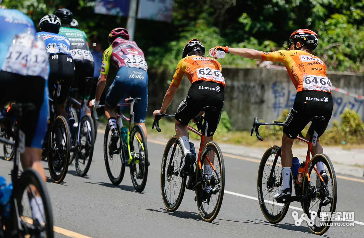 環(huán)島賽S2：飛銳快客車隊奪賽段 領騎衫洗牌