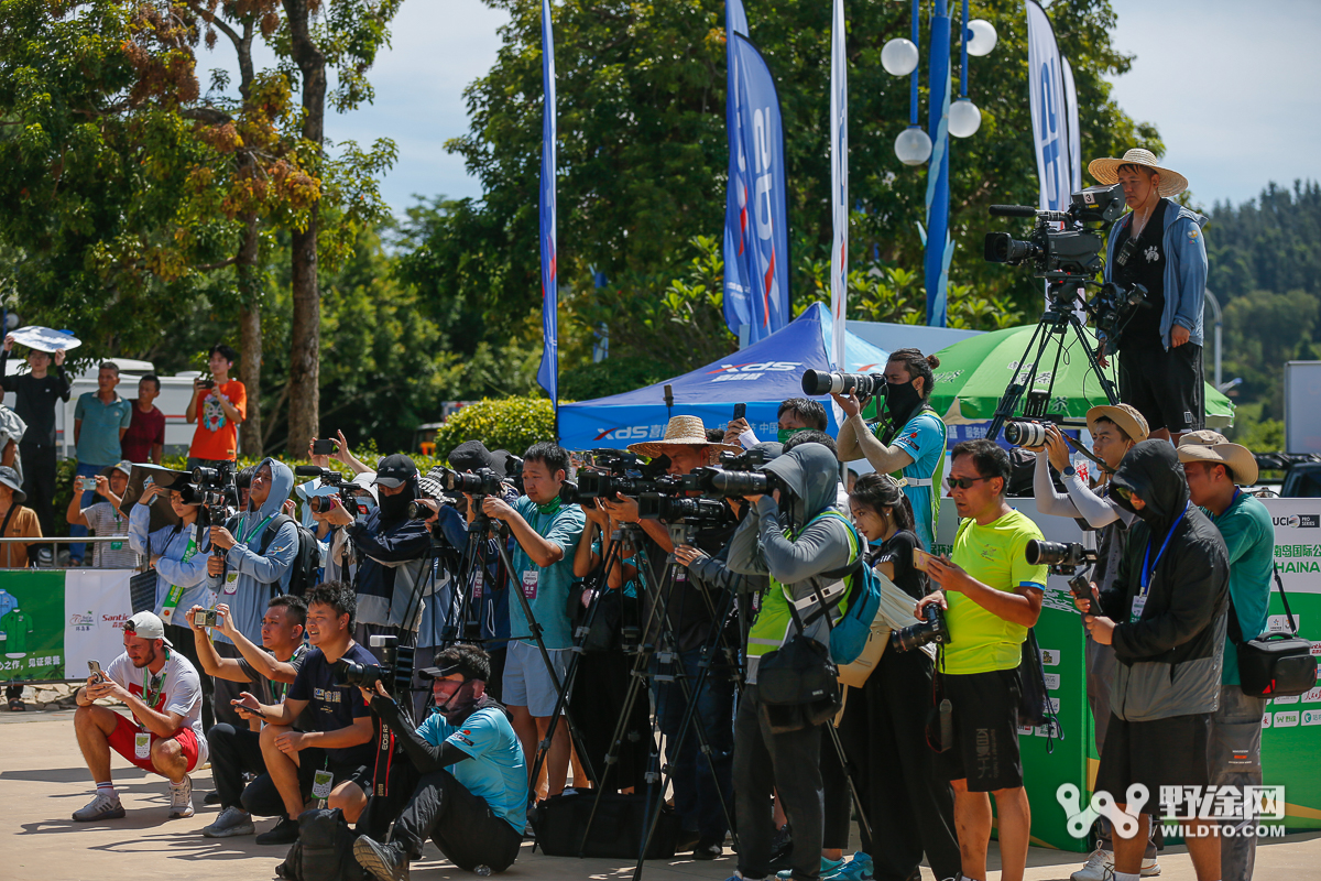 環(huán)島賽S2：飛銳快客車隊奪賽段 領騎衫洗牌