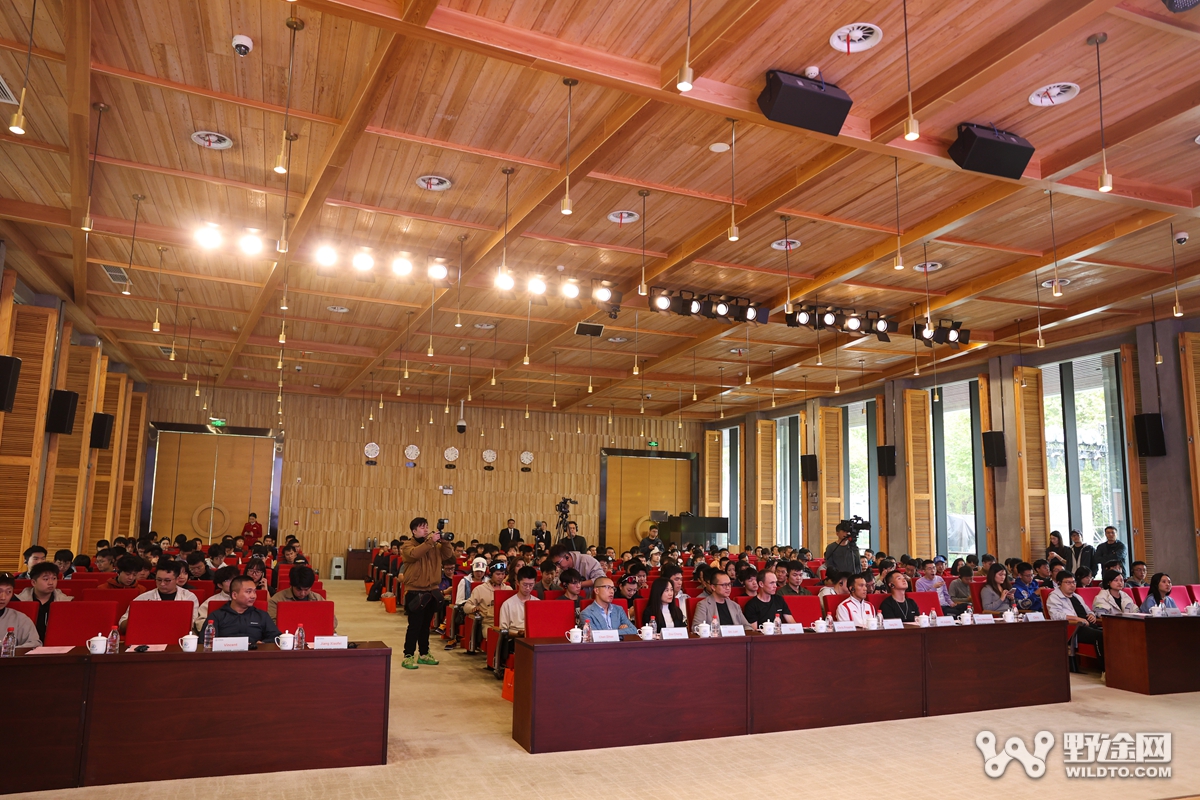 走進(jìn)華中科技大學(xué)，與環(huán)法冠軍弗魯姆共話騎行文化！