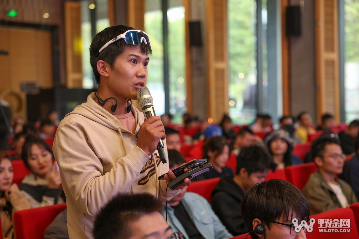 走進(jìn)華中科技大學(xué)，與環(huán)法冠軍弗魯姆共話騎行文化！