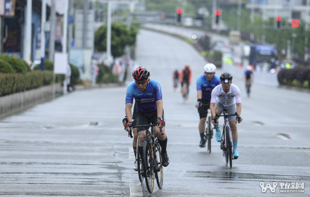 福建联赛古田站：顺时针包揽领奖台 胡航宇冲刺夺冠