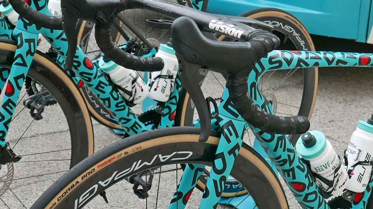 “兔耳朵”回来了 Campagnolo13速无线套件亮相环意