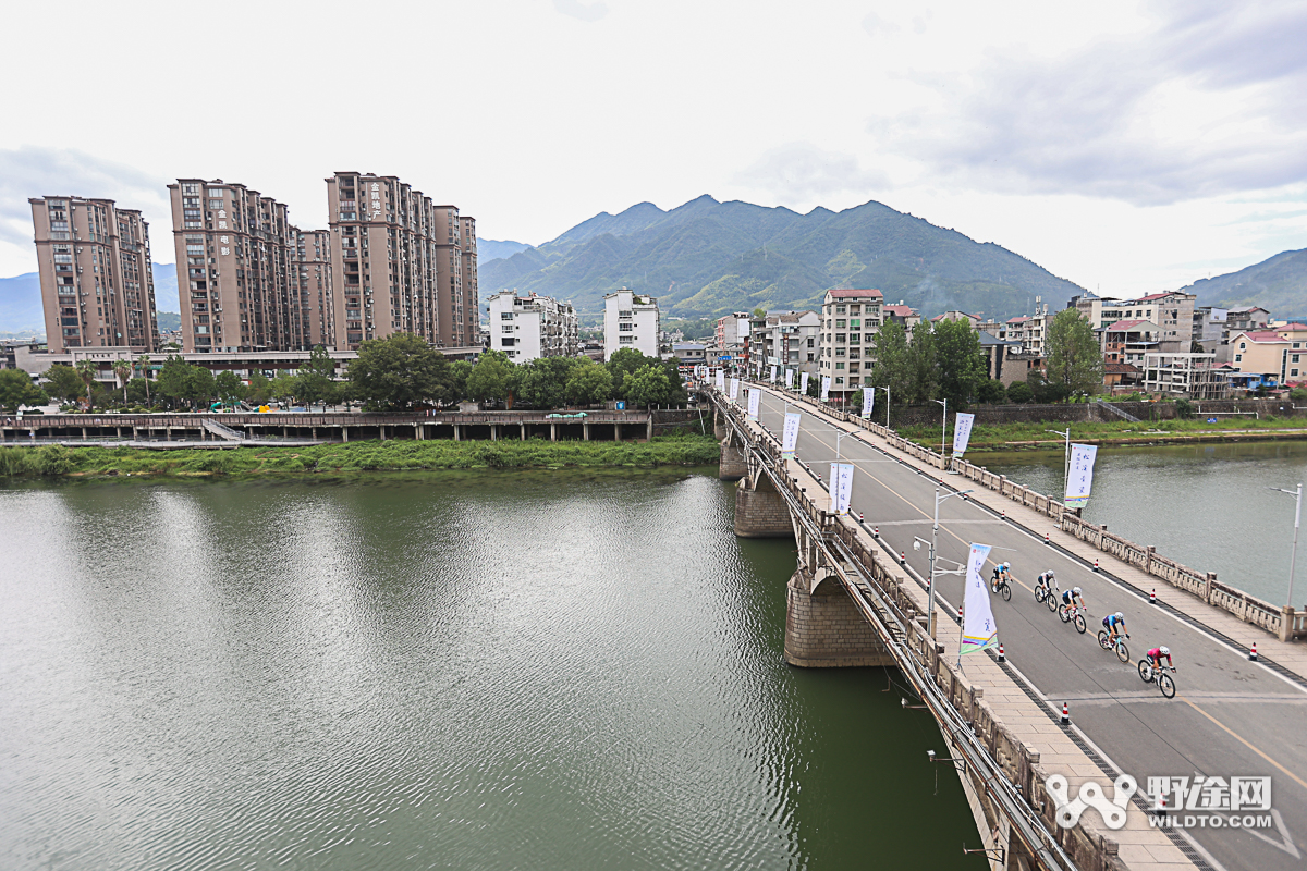 南平市公开赛暨福建联赛松溪站：大团冲刺 徐兆亮斩获冠军