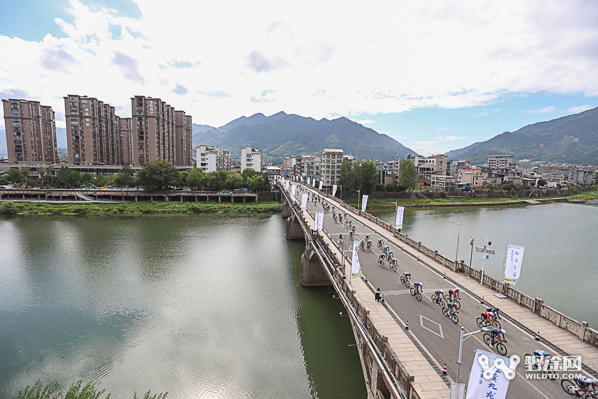 南平市公开赛暨福建联赛松溪站：大团冲刺 徐兆亮斩获冠军