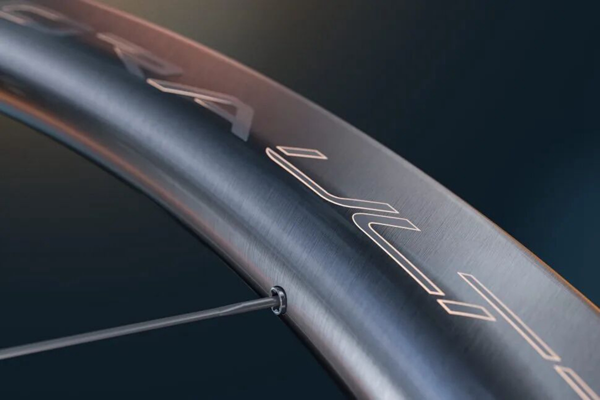 定义科技与美学   Campagnolo Bora Ultra WTO获国际金罗盘奖