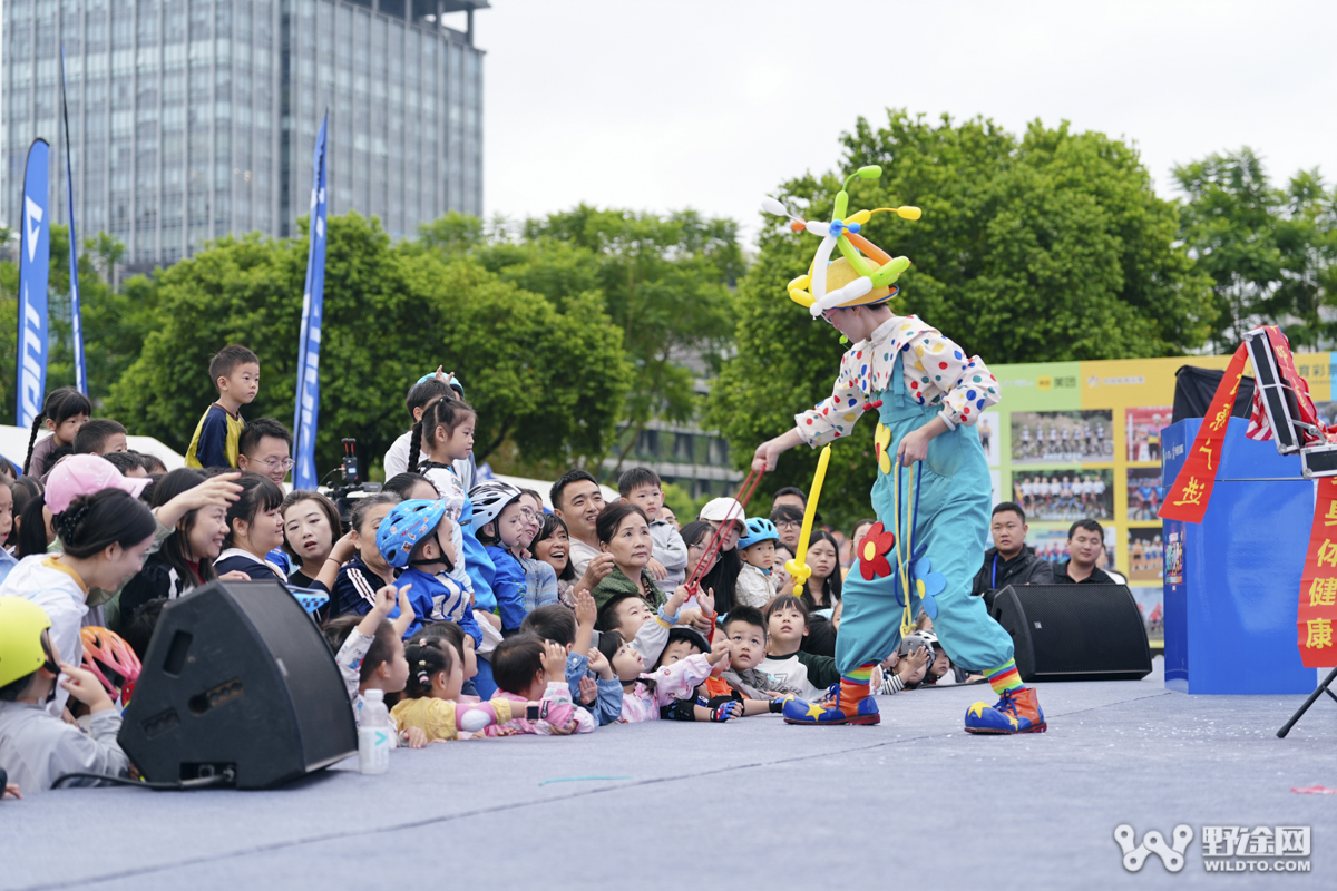 “熊猫赛道”萌力全开  2025年四川省幼儿滑步车联赛成都站圆满落幕
