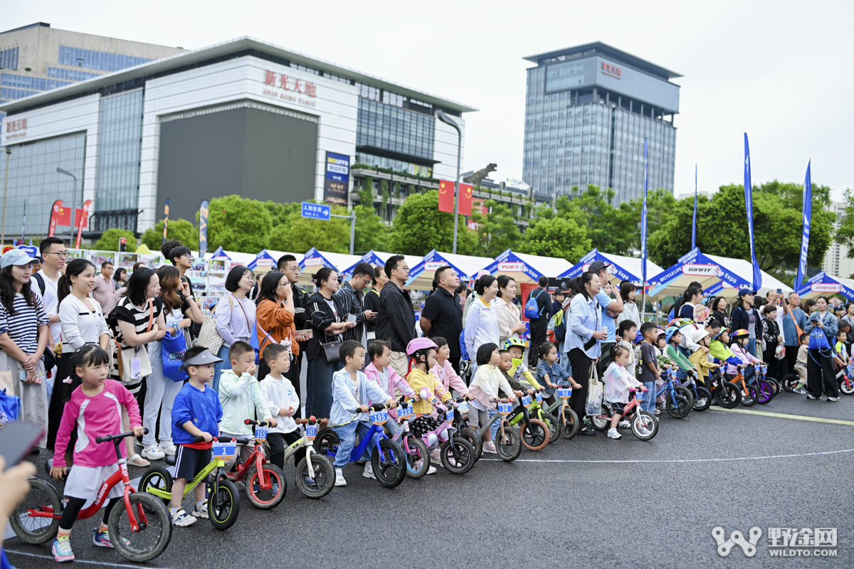“熊猫赛道”萌力全开  2025年四川省幼儿滑步车联赛成都站圆满落幕