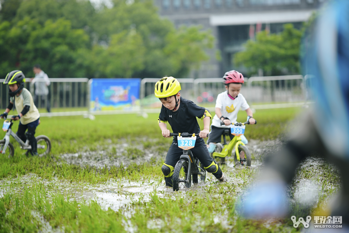 “熊猫赛道”萌力全开  2025年四川省幼儿滑步车联赛成都站圆满落幕