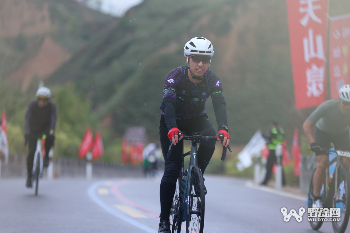 柳裕杯·2025黄河一号旅游公开赛（柳林站）：刘奥林夺魁 凤凰女子队团胜
