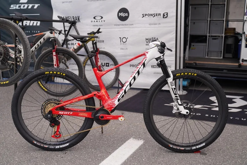 见证 GOAT 谢幕！尼诺退役战车惊现全新SRAM传动系统