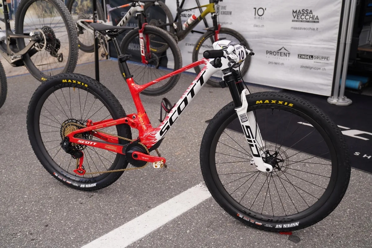 见证 GOAT 谢幕！尼诺退役战车惊现全新SRAM传动系统