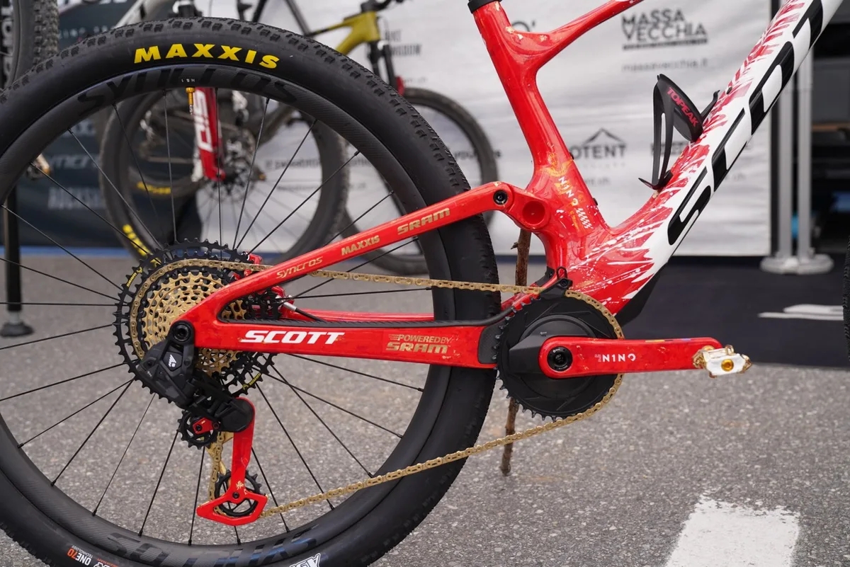 见证 GOAT 谢幕！尼诺退役战车惊现全新SRAM传动系统