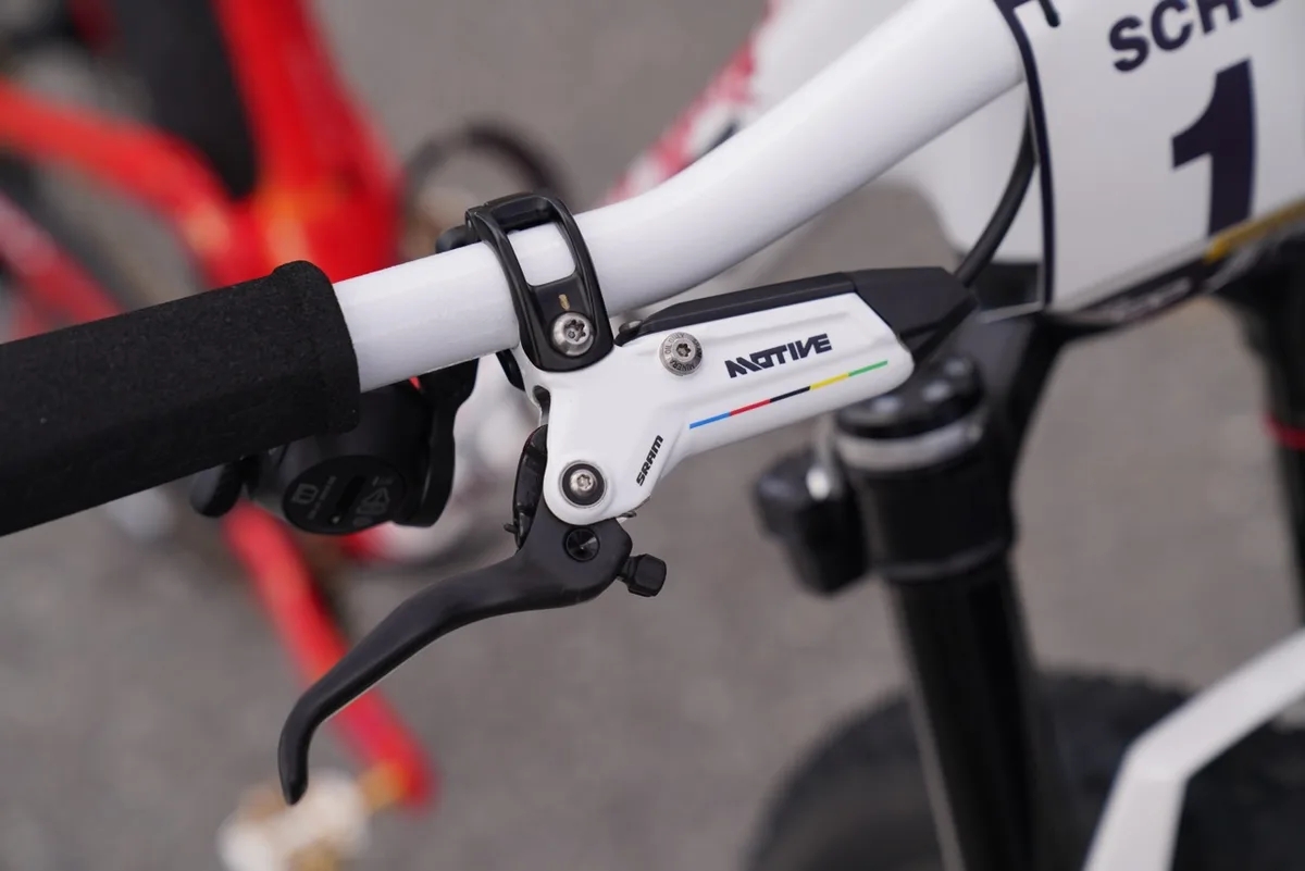 见证 GOAT 谢幕！尼诺退役战车惊现全新SRAM传动系统