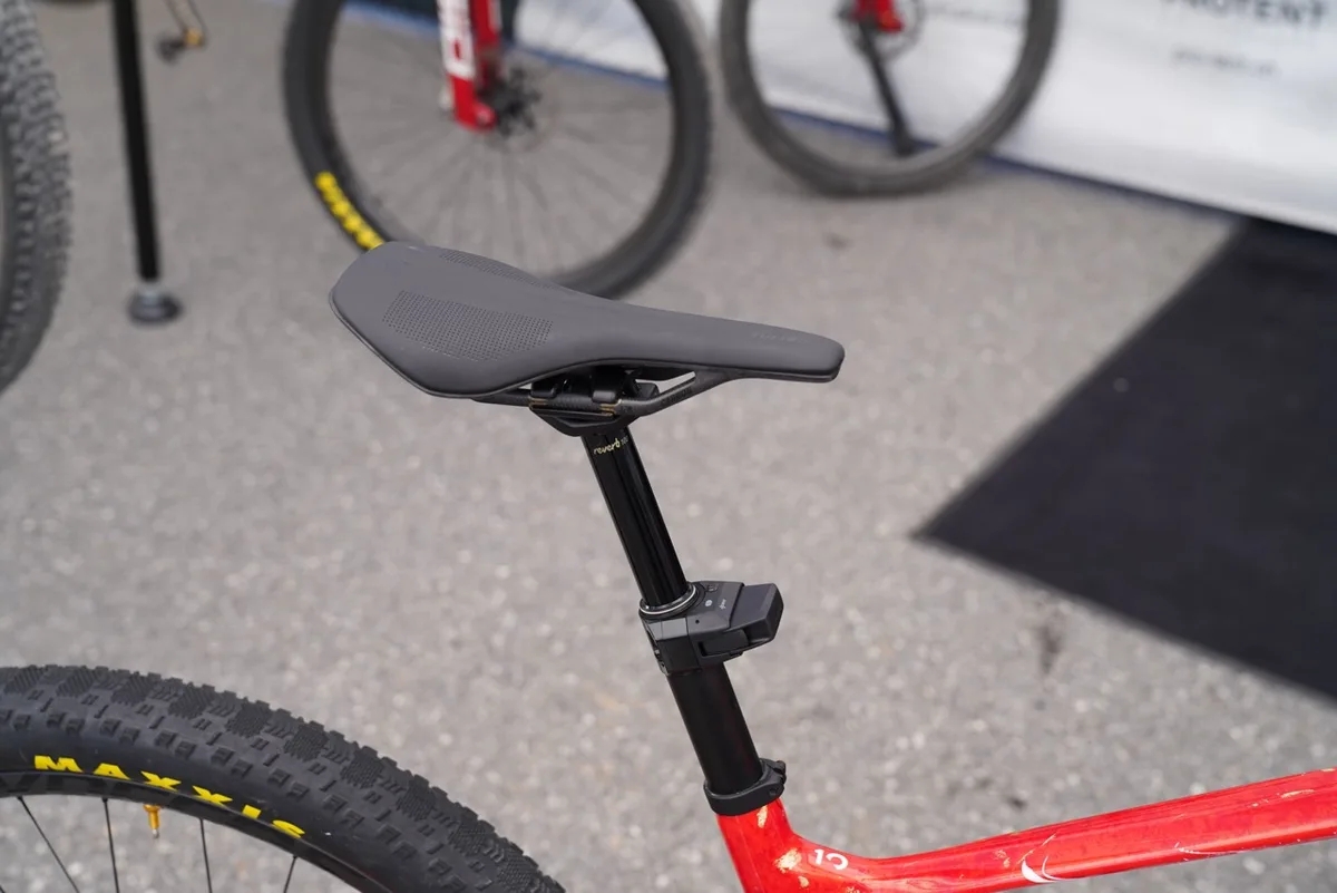 见证 GOAT 谢幕！尼诺退役战车惊现全新SRAM传动系统