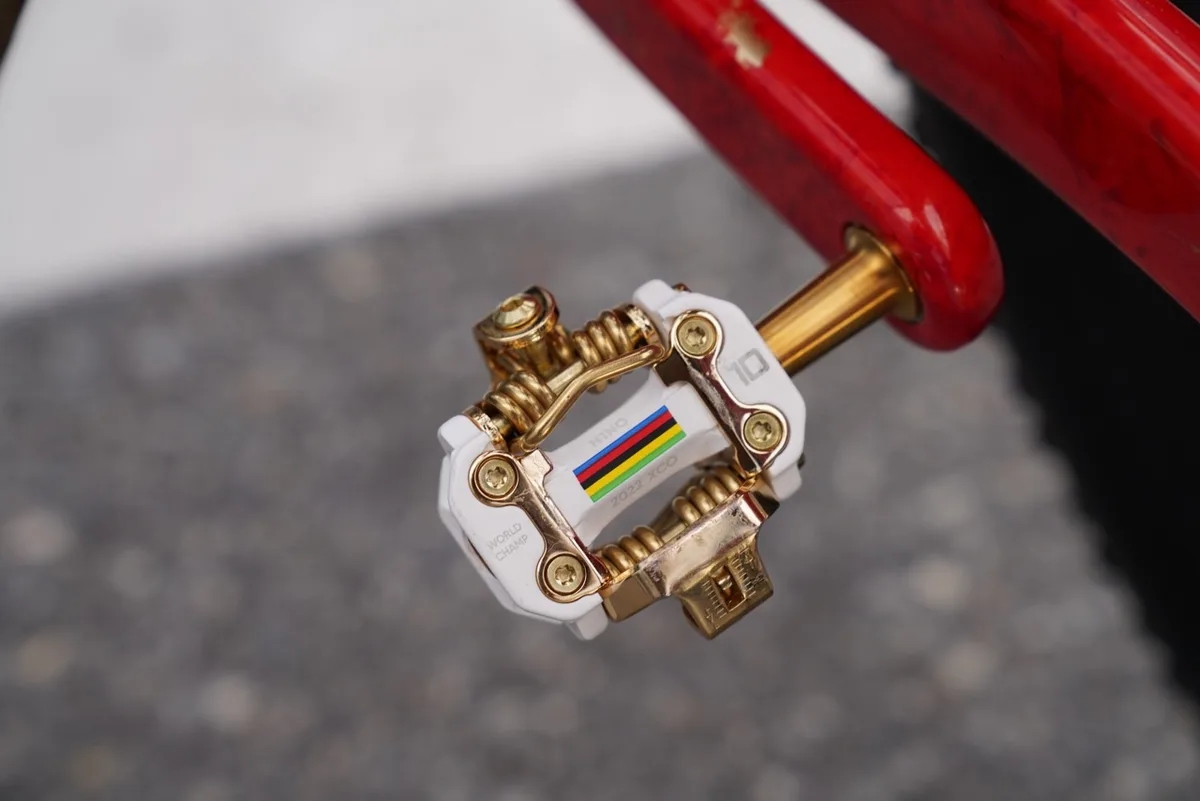 见证 GOAT 谢幕！尼诺退役战车惊现全新SRAM传动系统