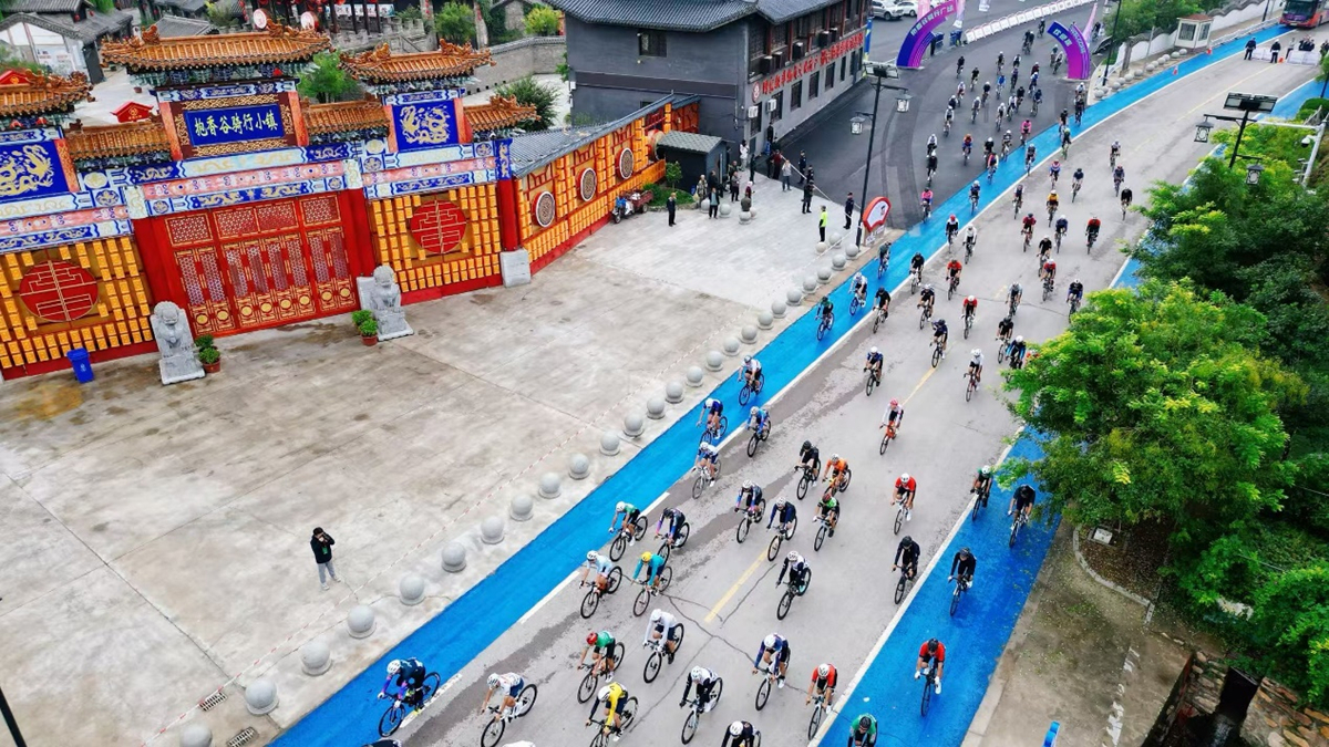 “红川绿谷 骑行太行”  2025中国公路自行车公开赛（邢台站）鸣笛开赛