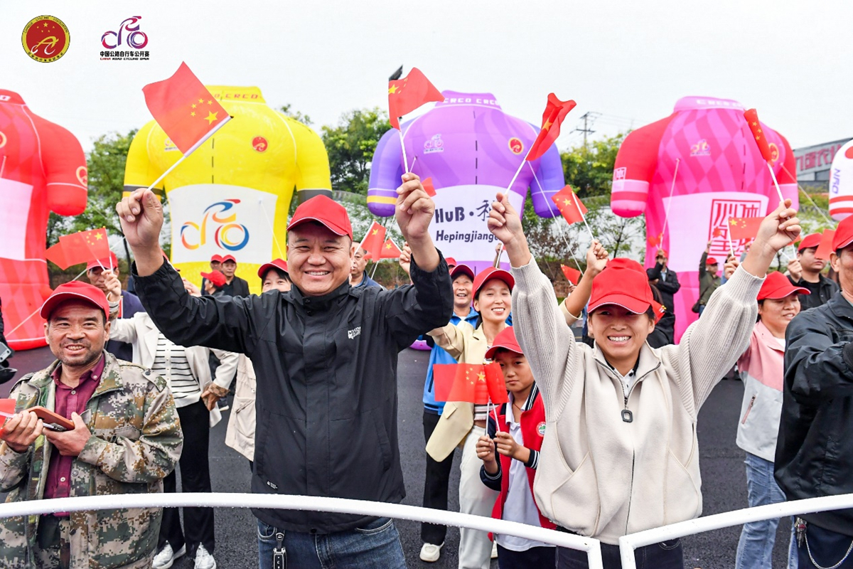 “红川绿谷 骑行太行”  2025中国公路自行车公开赛（邢台站）鸣笛开赛